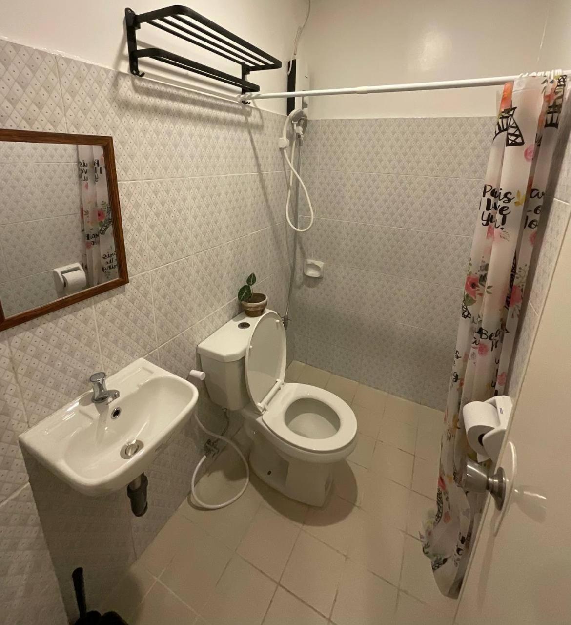 Halajo Bnb Transient Laoag Bilik gambar