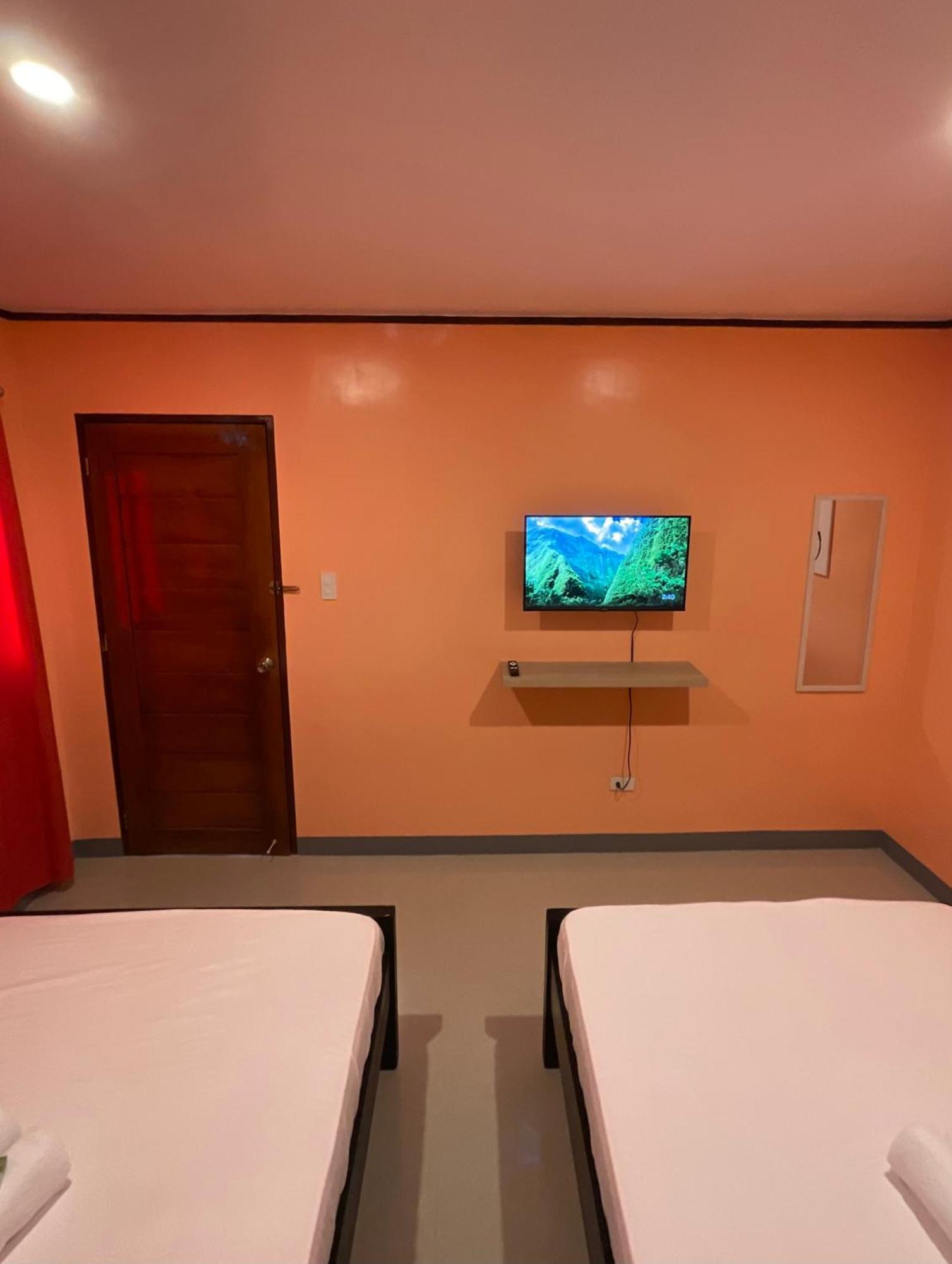Halajo Bnb Transient Laoag Bilik gambar